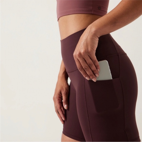 Athleta Salutation Stash Pocket 7” biker short - Picture 3 of 9